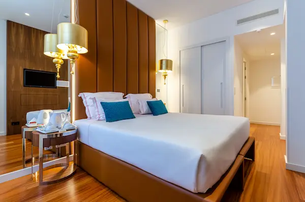 Hotel lost property pickup service in Istanbul